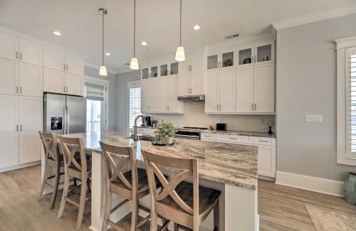 Emerald Isle Apartment | Gorgeous Emerald Isle Getaway Walk to Beach!