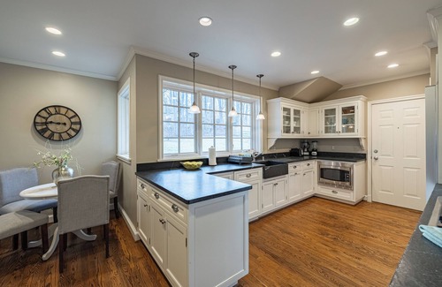 Bethesda House | Gorgeous Entire House 7-Bedrooms 8-Beds in Bethesda, MD
