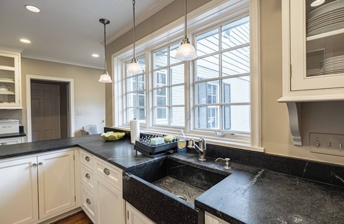 Bethesda House | Gorgeous Entire House 7-Bedrooms 8-Beds in Bethesda, MD
