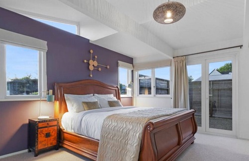 Glendowie House | Gorgeous Family Home | Fully Fenced & Toys