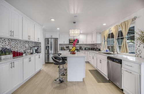 Orange House | Gorgeous Family Home, Just 8 mins from Disneyland