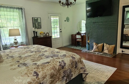 Vein Mountain Other | Gorgeous farmhouse hot tub fire pit outside bar barn gameroom mountain viewsnnn