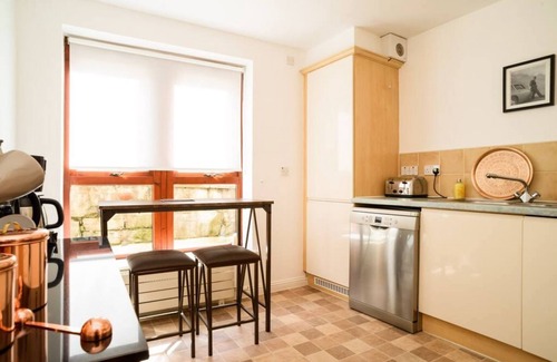 New Town Apartment | Gorgeous Flat near The Scottish Gallery