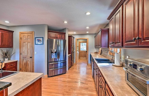 Franklin House | Gorgeous Franklin Getaway w/Deck, Mountain Views!
