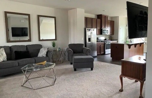 Raleigh House | Gorgeous, Fully Furnished, 3 Story Townhome!