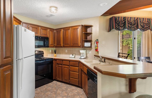 Branson West Condo | Gorgeous, Gated Golf Community Family Villa