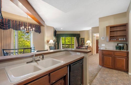 Branson West Condo | Gorgeous, Gated Golf Community Family Villa