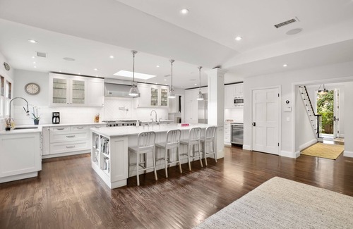 Toluca Lake House | Gorgeous Gated Home with pool in exclusive neighborhood
