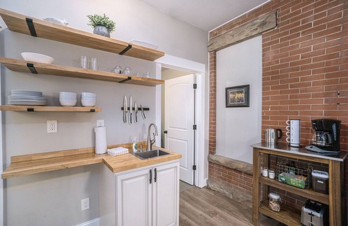 University Park Apartment | Gorgeous Guest Suite! Walk to Old Town & Csu!