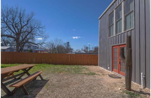 Near East Side House | Gorgeous Guesthouse Near Amazing Downtown