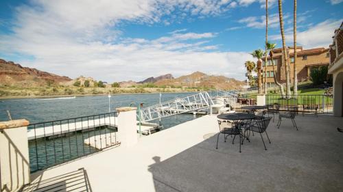 Parker Strip House | Gorgeous Hacienda on the River Private dock