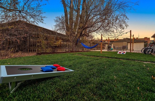 University Acres Apartment | Gorgeous Hideout Near Old Town – Free Bikes!