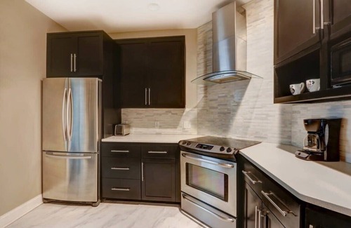 Metropolitan Apartment | Gorgeous Historic Gem in Trendy Starland District