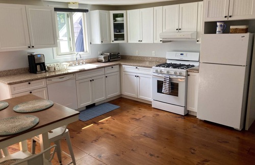 Dennis House | Gorgeous historic home sleeps 8 walk to everything!