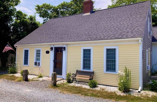 Dennis House | Gorgeous historic home sleeps 8 walk to everything!