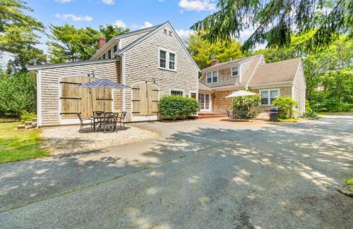 South Dennis House | Gorgeous Home 1 mile to Beach and near Cape Cod Bikepath