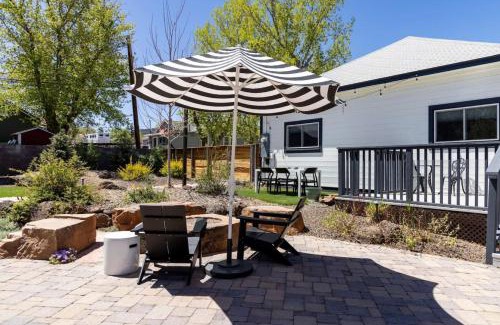 Williams House | Gorgeous Home-Amazing Yard-Fire Pit-Walk to Town