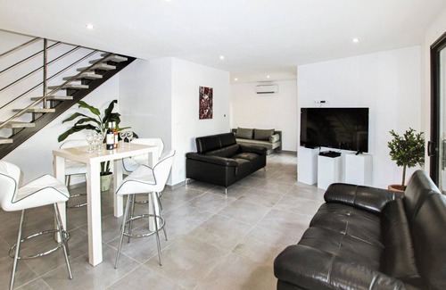 Salon-de-Provence House | Gorgeous home in Salon de Provence