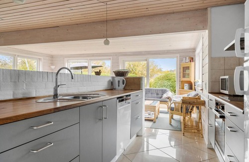 Hoeve Strand House | Gorgeous home in Asnæs with sauna