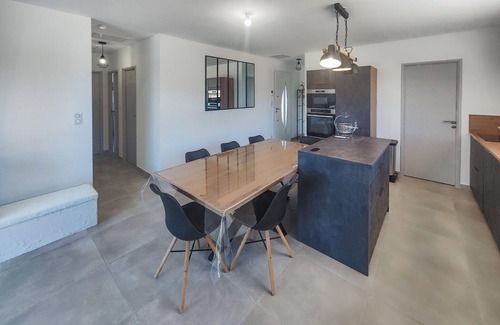 Bassan House | Gorgeous home in Bassan