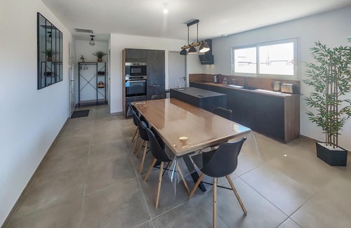 Bassan House | Gorgeous home in Bassan