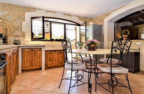 Boulbon House | Gorgeous home in Boulbon with kitchen