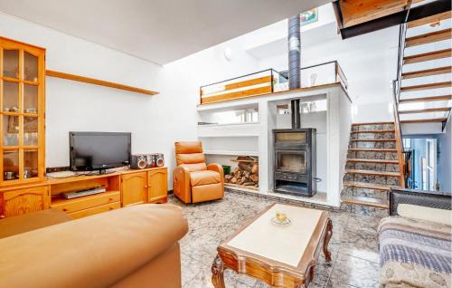 Creixell House | Gorgeous Home In Creixell With Kitchenette