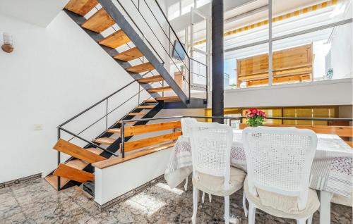 Creixell House | Gorgeous Home In Creixell With Kitchenette