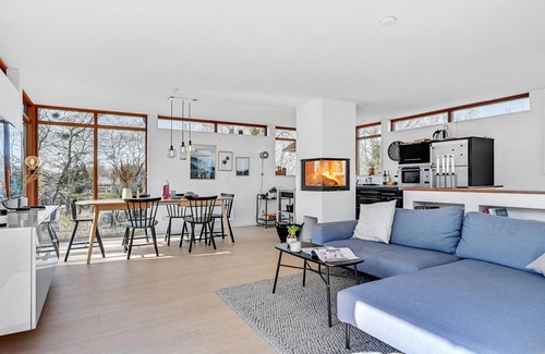 Grena Strand House | Gorgeous home in Grenaa with kitchen