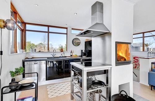 Grena Strand House | Gorgeous home in Grenaa with kitchen
