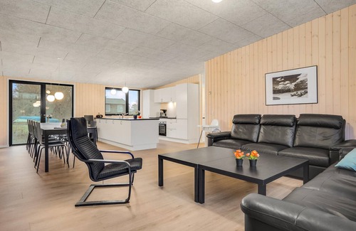 Grenaa House | Gorgeous home in Grenaa with sauna