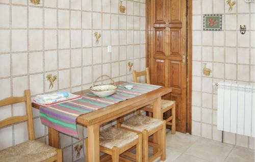 Villamayor House | Gorgeous Home In Piloña With Kitchen