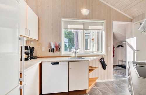 Mommark Strand House | Gorgeous home in Sydals with sauna