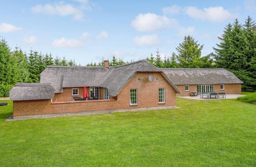 Øby House | Gorgeous home in Ulfborg with sauna