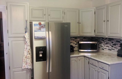 Warrendale House | Gorgeous Home in Waltham quiet, family-friendly neighborhood, 2 free parking!