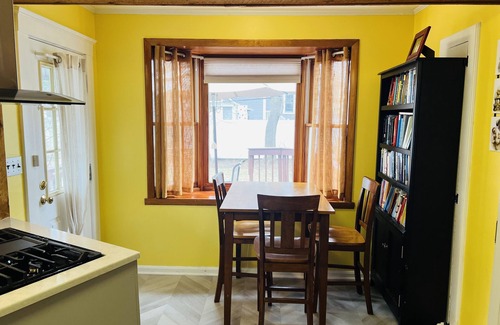 Warrendale House | Gorgeous Home in Waltham quiet, family-friendly neighborhood, 2 free parking!