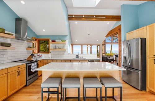 Port Angeles House | Gorgeous home on 10 acres with amazing ocean view