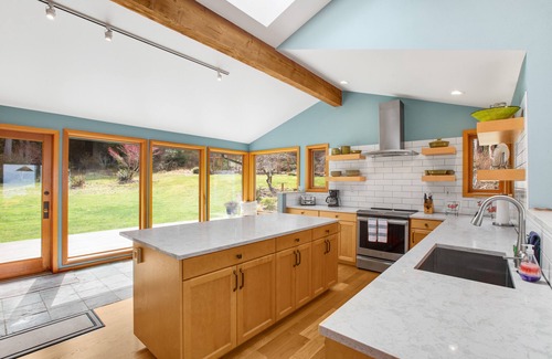 Port Angeles House | Gorgeous home on 10 acres with amazing ocean view