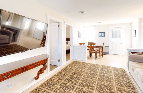 Rockland Apartment | Gorgeous home steps away from the water w/WiFi, ocean views, & full kitchen