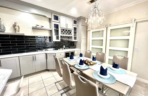 Garden Grove House | Gorgeous House near Disney!