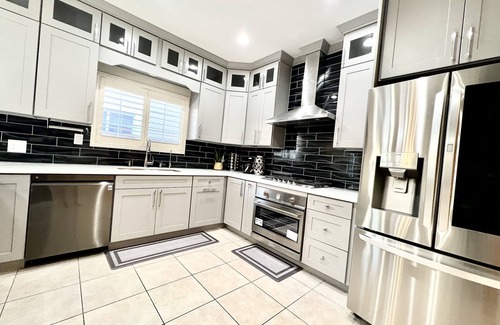 Garden Grove House | Gorgeous House near Disney!