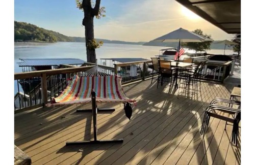 Sunrise Beach House | GORGEOUS LAKE FRONT 3BR Entire Home with Private Dock & Pet Friendly!