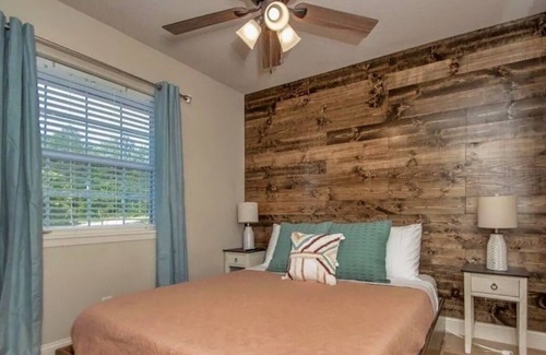 Mid America Condo | Gorgeous Lake Views! - perfect for couples & family's