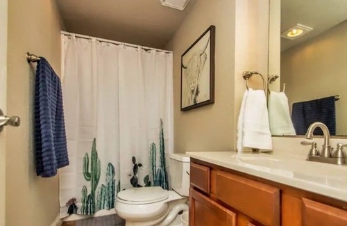 Mid America Condo | Gorgeous Lake Views! - perfect for couples & family's