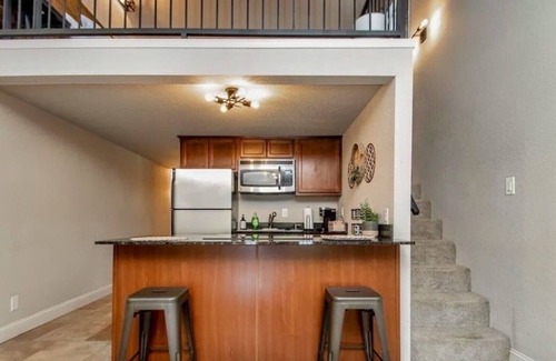 Mid America Condo | Gorgeous Lake Views! - perfect for couples & family's