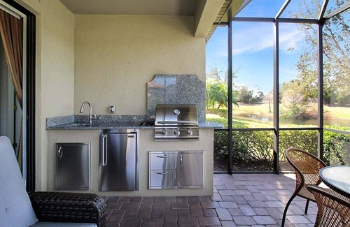 Braden River House | Gorgeous lakefront home in Esplanade Golf & Country Club in Lakewood Ranch - Palm Meadow