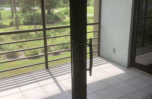 Palm City Condo | Gorgeous lakefront property in Palm City