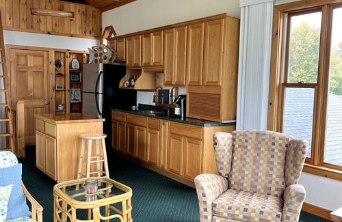 Niobe Apartment | Gorgeous lakefront vacation stay at The White Lakehouse