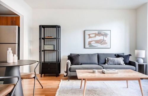 Hunters Point Apartment | Gorgeous LIC 1BR w/Doorman, Gym Pool & W/D, nr East River, by Blueground
