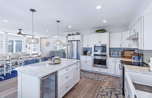 South Nags Head House | Gorgeous like-new oceanside home w/rooftop deck & stunning views!